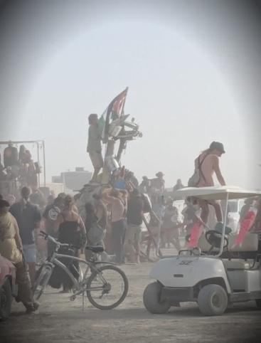 Photos de l’enterrement loupé du 4:20 Spire en 2024.
