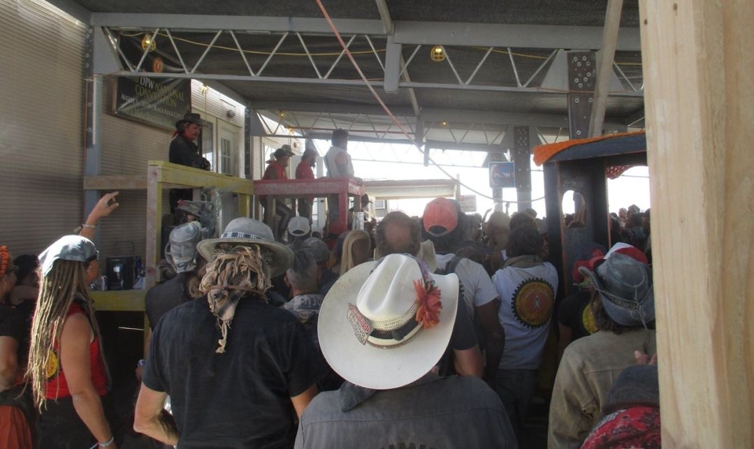 Réunion générale au Depot, préalable à la DPW Parade.