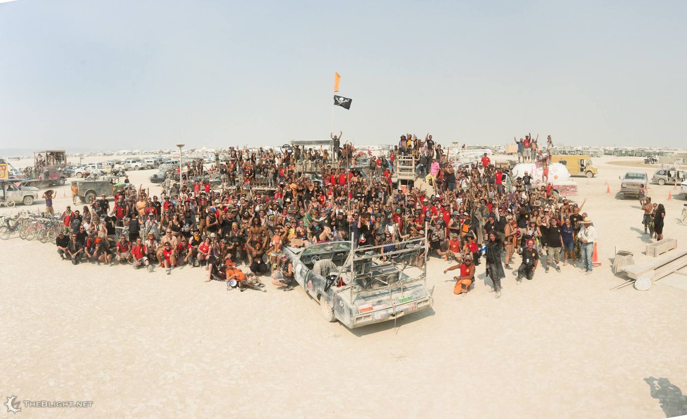 Photo de groupe annuelle, traditionnellement prise avant la DPW Parade.